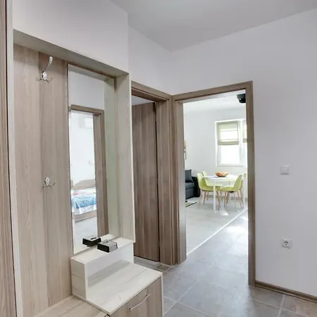 Apart Apartments شقة