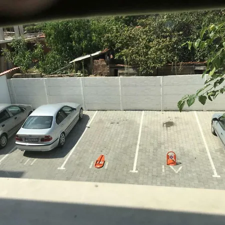 Apart Apartments דירה *