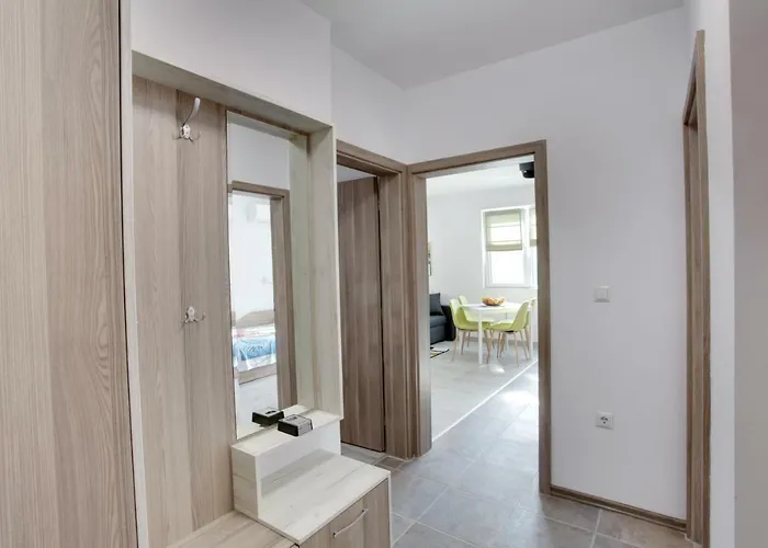 Apart Apartments アパート